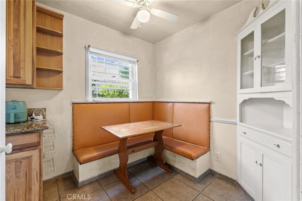 Image 9 of property listing at 2759 S Barrington Avenue, Los Angeles, CA 90064