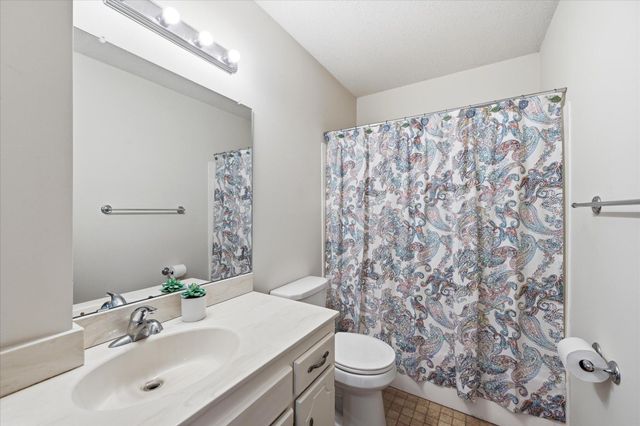 4029 Silver Lake Rd NE, Saint Anthony, MN 55421