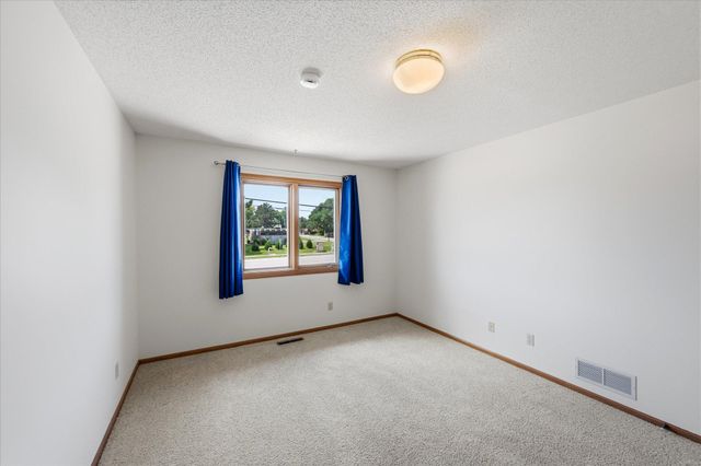 4029 Silver Lake Rd NE, Saint Anthony, MN 55421