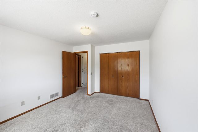 4029 Silver Lake Rd NE, Saint Anthony, MN 55421