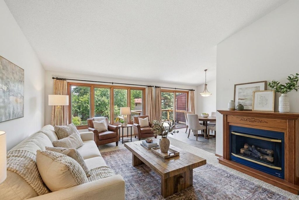 4029 Silver Lake Rd NE, Saint Anthony, MN 55421