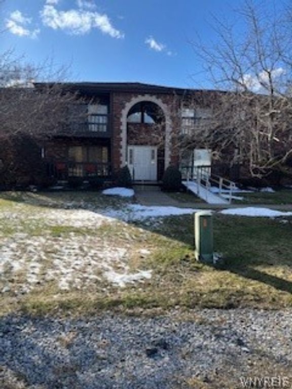1187 Indian Church Road 4C, West Seneca, NY 14224