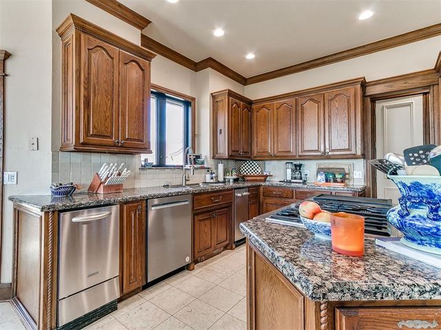 6013 Laquinta Drive, Edmond, OK 73025
