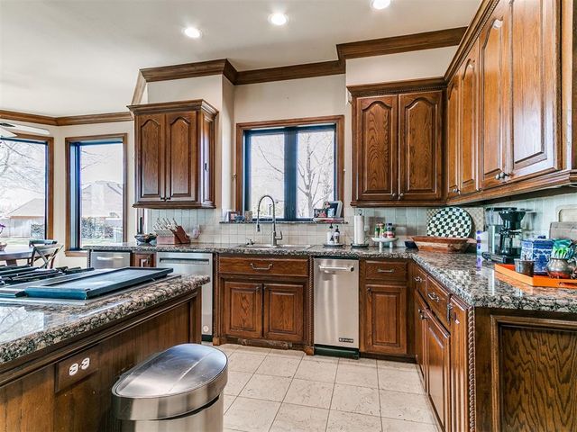 6013 Laquinta Drive, Edmond, OK 73025