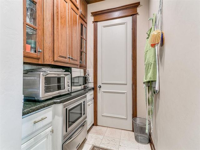 6013 Laquinta Drive, Edmond, OK 73025