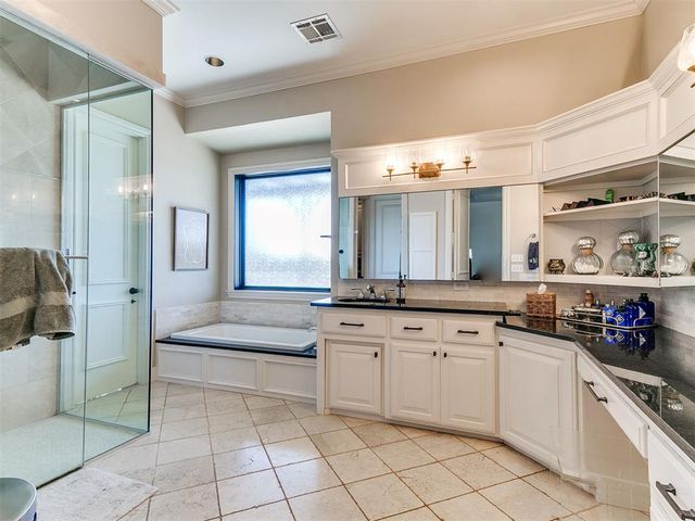 6013 Laquinta Drive, Edmond, OK 73025