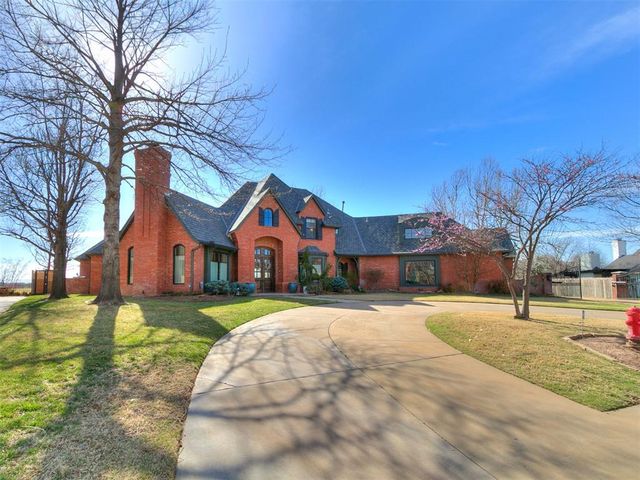 6013 Laquinta Drive, Edmond, OK 73025