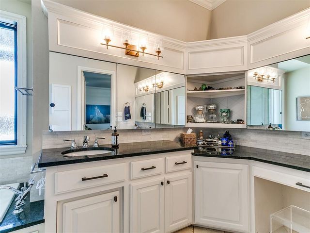 6013 Laquinta Drive, Edmond, OK 73025