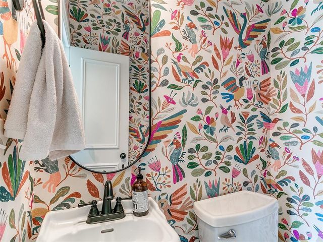 6013 Laquinta Drive, Edmond, OK 73025
