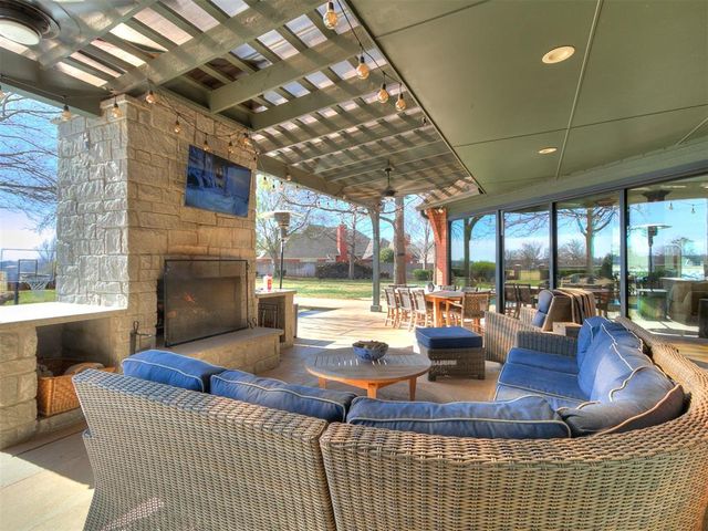 6013 Laquinta Drive, Edmond, OK 73025