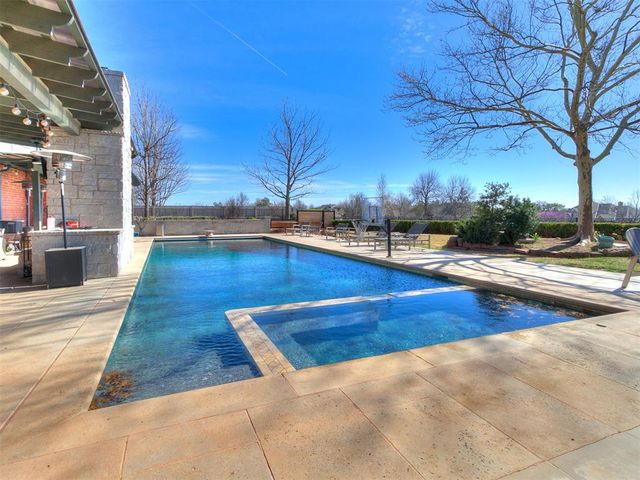 6013 Laquinta Drive, Edmond, OK 73025