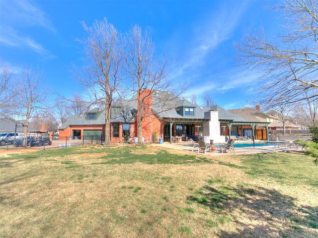 6013 Laquinta Drive, Edmond, OK 73025