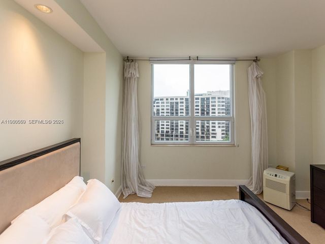 848 Brickell Key Dr 1201, Miami, FL 33131