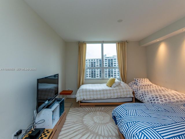 848 Brickell Key Dr 1201, Miami, FL 33131