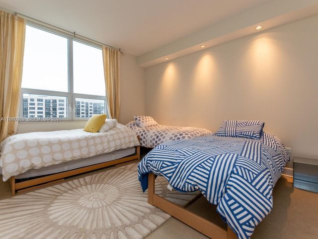 848 Brickell Key Dr 1201, Miami, FL 33131