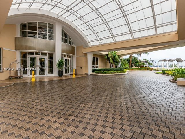 848 Brickell Key Dr 1201, Miami, FL 33131