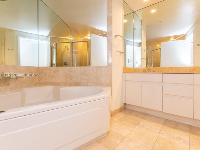 848 Brickell Key Dr 1201, Miami, FL 33131