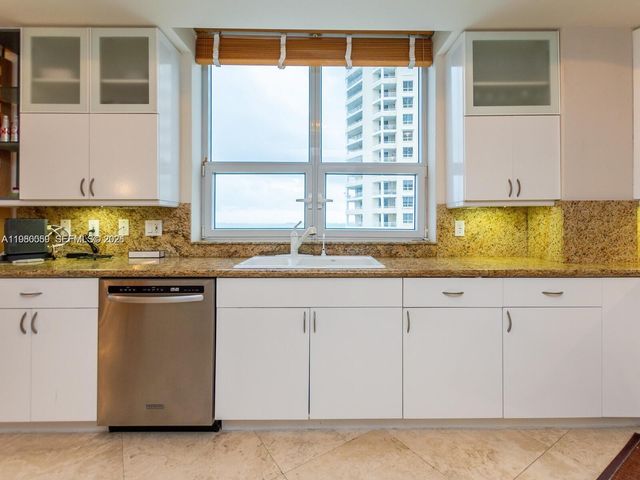 848 Brickell Key Dr 1201, Miami, FL 33131