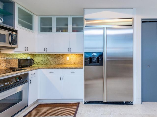 848 Brickell Key Dr 1201, Miami, FL 33131