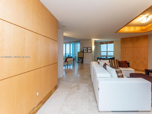 848 Brickell Key Dr 1201, Miami, FL 33131
