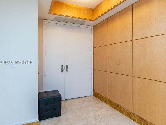 848 Brickell Key Dr 1201, Miami, FL 33131