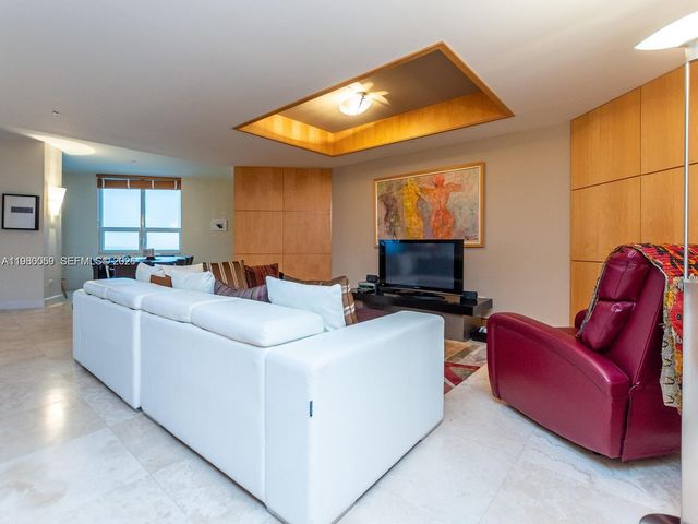848 Brickell Key Dr 1201, Miami, FL 33131