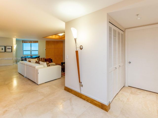 848 Brickell Key Dr 1201, Miami, FL 33131