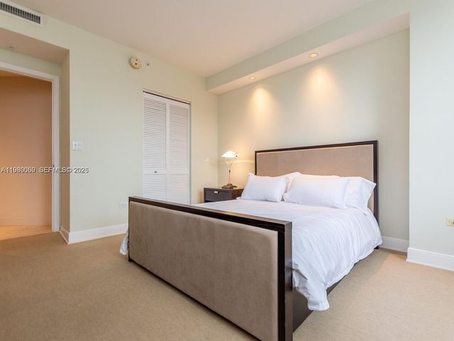 848 Brickell Key Dr 1201, Miami, FL 33131