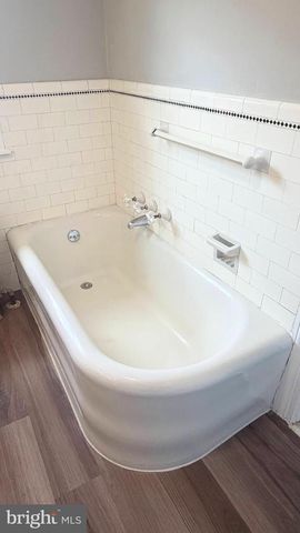 335 WAYNE AVE, Lansdowne, PA 19050