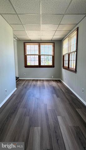 335 WAYNE AVE, Lansdowne, PA 19050