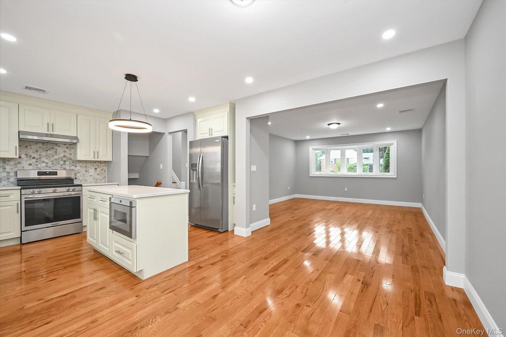 226 Vincent Drive, East Meadow, NY 11554 — photo 4