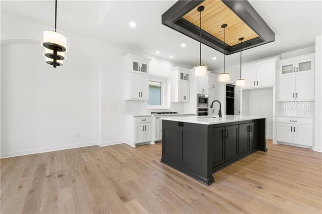 10332 N Potter Avenue, Kansas City, MO 64157