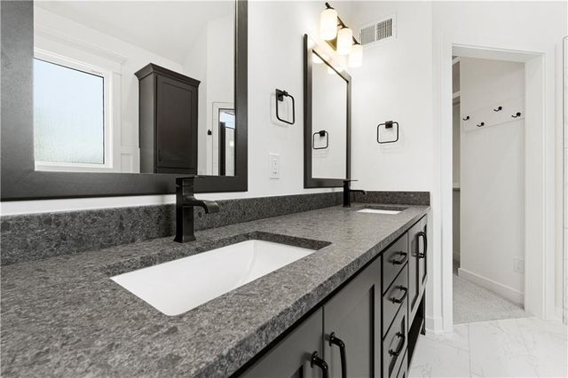 10332 N Potter Avenue, Kansas City, MO 64157