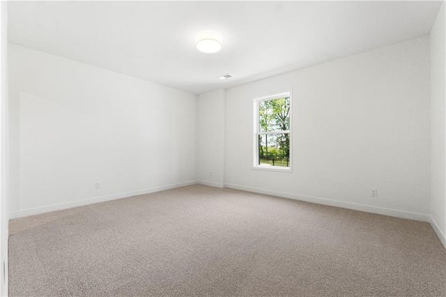10332 N Potter Avenue, Kansas City, MO 64157