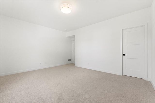 10332 N Potter Avenue, Kansas City, MO 64157