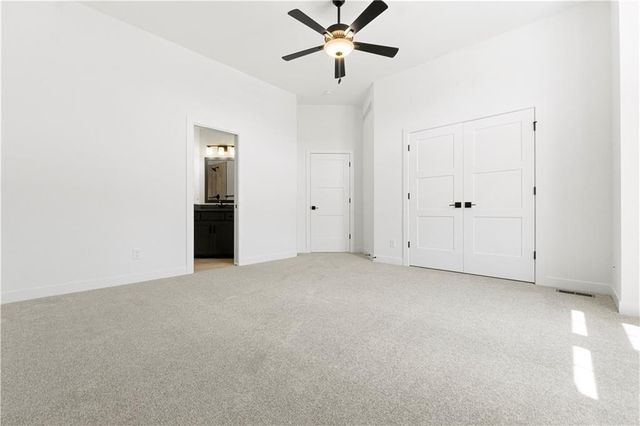 10332 N Potter Avenue, Kansas City, MO 64157