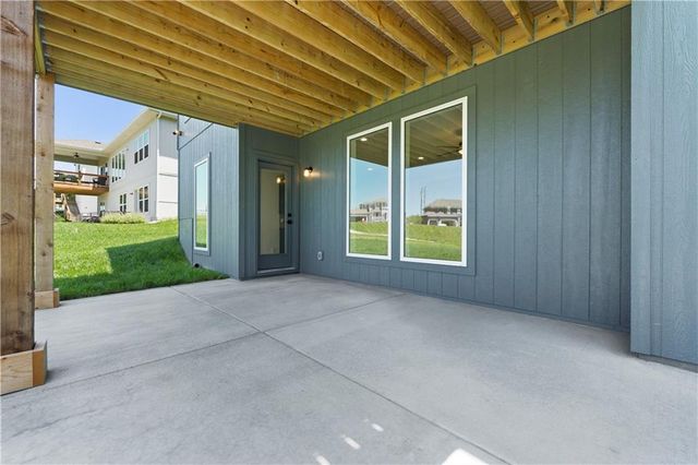 10332 N Potter Avenue, Kansas City, MO 64157