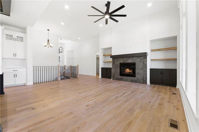 10332 N Potter Avenue, Kansas City, MO 64157