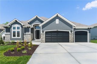 10332 N Potter Avenue, Kansas City, MO 64157