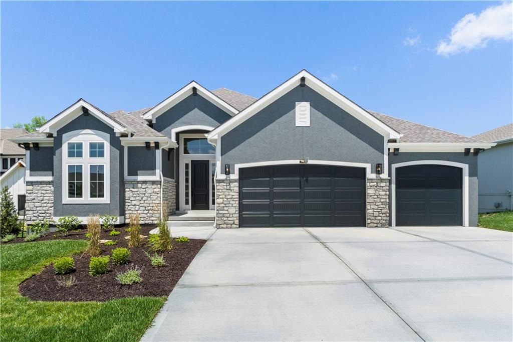 10332 N Potter Avenue, Kansas City, MO 64157