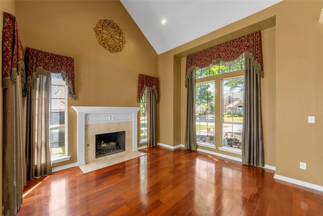 917 Hills Creek Drive, Mckinney, TX 75072