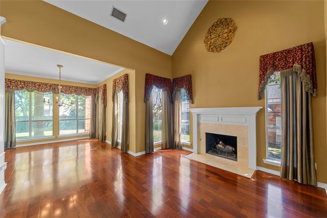 917 Hills Creek Drive, Mckinney, TX 75072