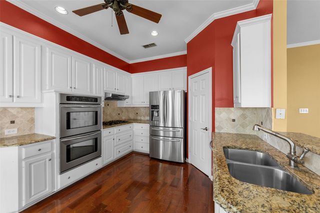 917 Hills Creek Drive, Mckinney, TX 75072