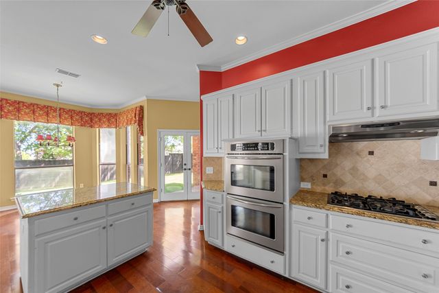 917 Hills Creek Drive, Mckinney, TX 75072