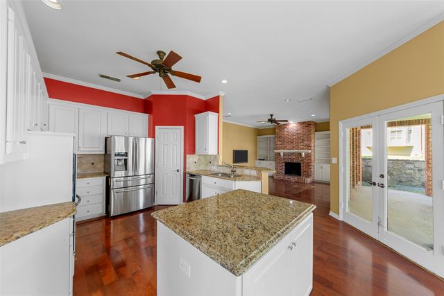 917 Hills Creek Drive, Mckinney, TX 75072