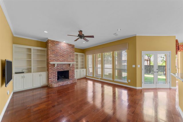 917 Hills Creek Drive, Mckinney, TX 75072