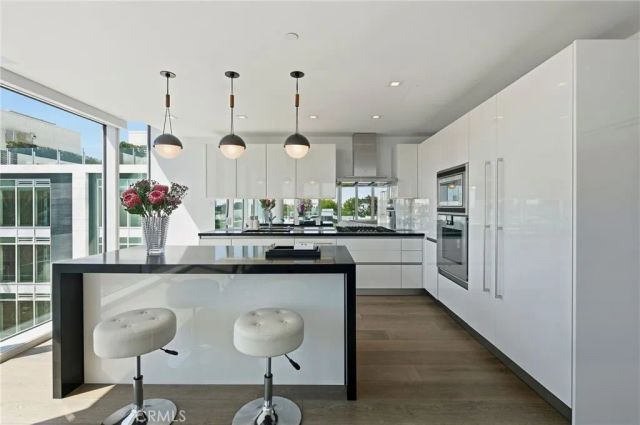 9000 W 3rd Street 409, Los Angeles, CA 90048
