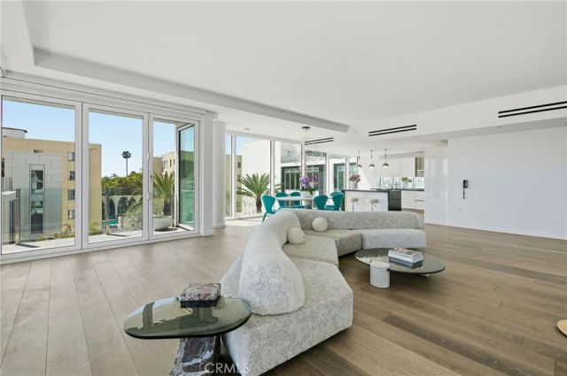 9000 W 3rd Street 409, Los Angeles, CA 90048