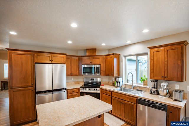 361 W Jadon Dr, Lebanon, OR 97355