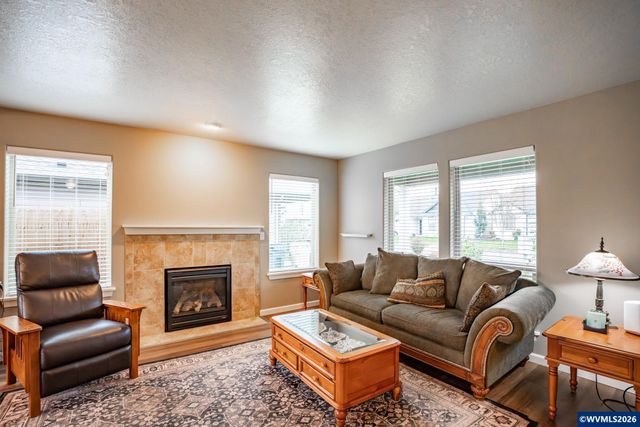 361 W Jadon Dr, Lebanon, OR 97355